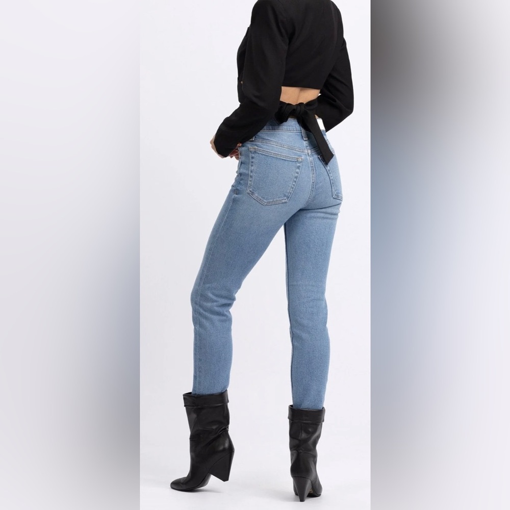 NWT - Re/Done - Mid Rise Ankle Crop‎ in Soft Indigo - Size 28